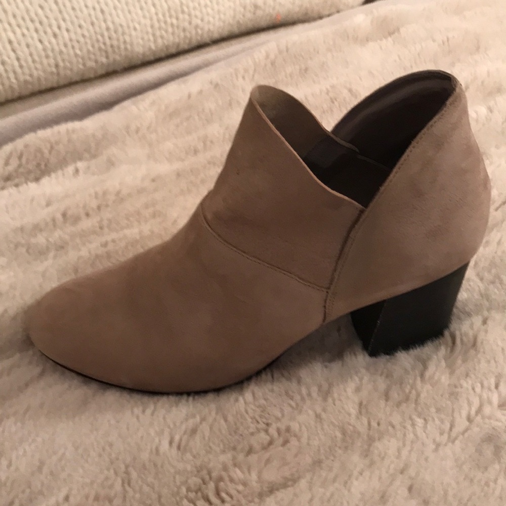 Eileen Fisher camel suede booties 8.5